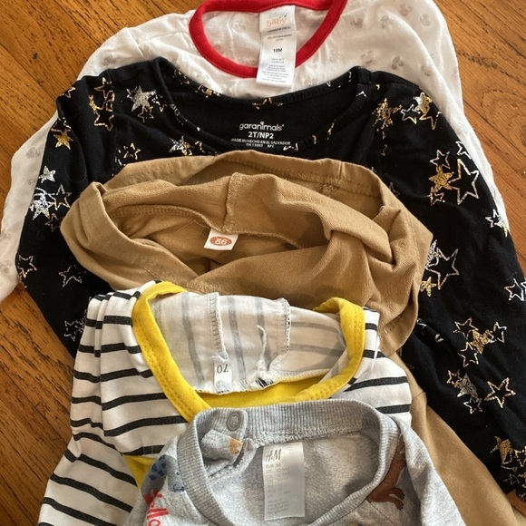 Toddler Girl Bundle Of Clothes and Sweaters - Picture 16 of 16